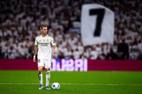 أشعل معركة إعلامية في إسبانيا.. لماذا أثار هتاف جماهير ريال مدريد لماستانتونو الجدل؟